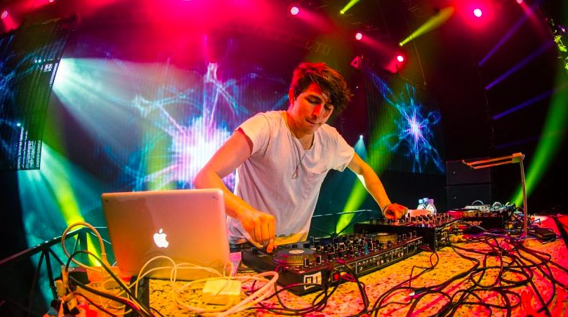 Evidence emerges that Porter Robinson will give debut Virtual Self performance soonScreen Shot 2017 11 06 At 9.32.57 AM